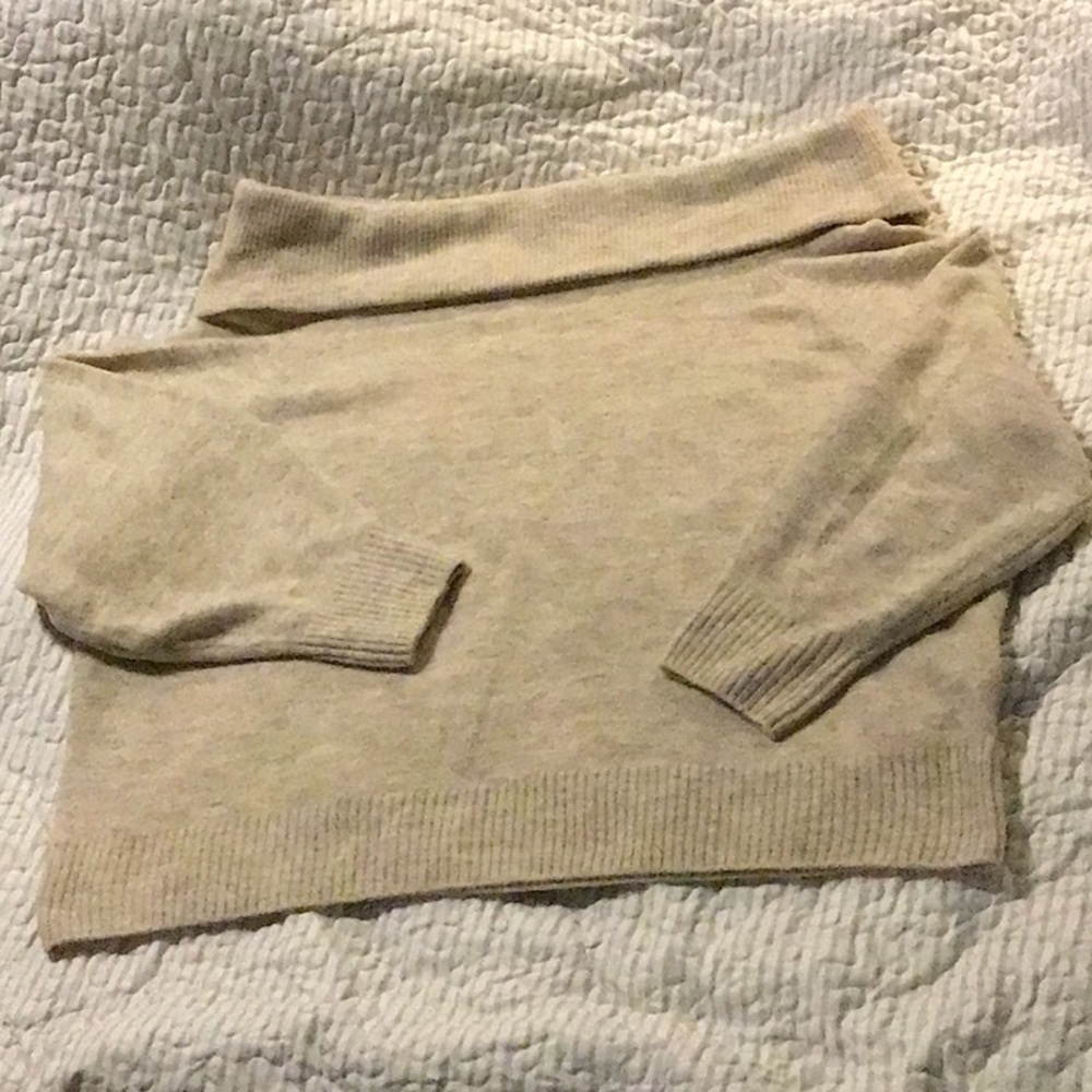 H & M OFF SHOULDER SWEATER